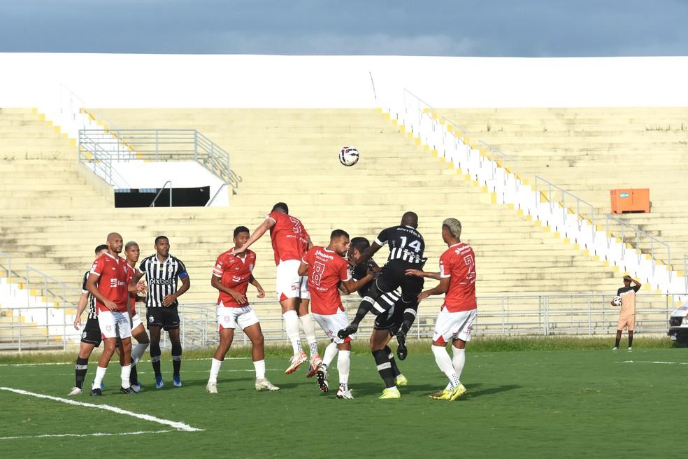 Amistoso entre Treze e Sergipe, no Amigão