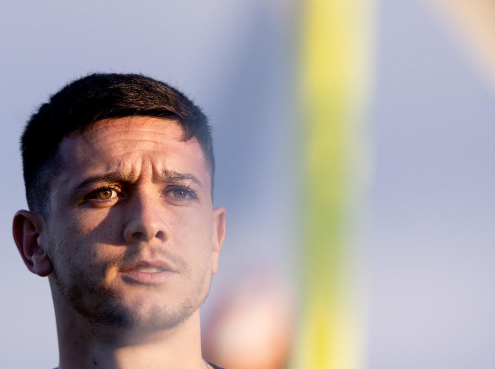 Corinthians e Talleres travam disputa na Justiça pela compra de Garro