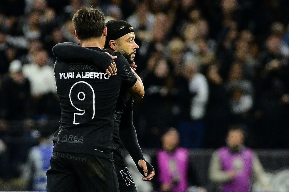 Memphis e Yuri Alberto foram letais, e o Corinthians venceu o Vasco com tranquilidade