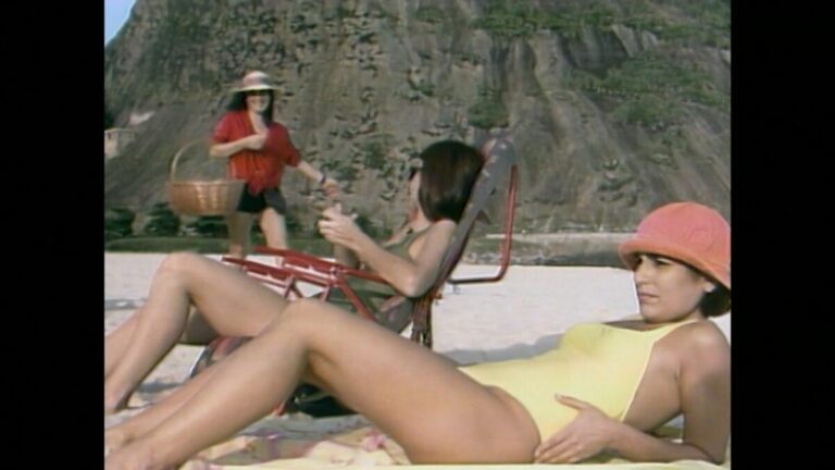 Raquel Faz Sucesso Vendendo Sanduíches na Praia em ‘Vale Tudo’