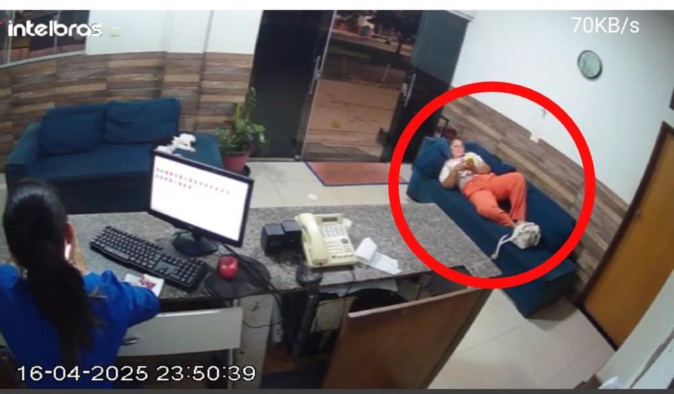 Imagens de câmera de segurança mostram Jordélia Pereira Barbosa em um hotel de Imperatriz
