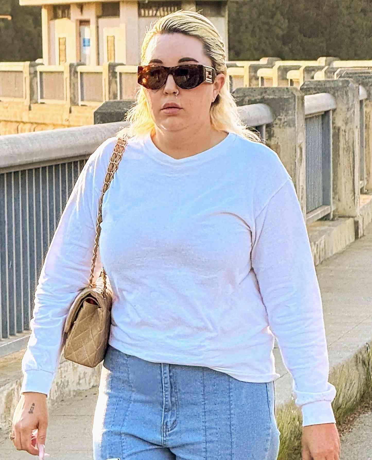 Amanda Bynes durante um passeio