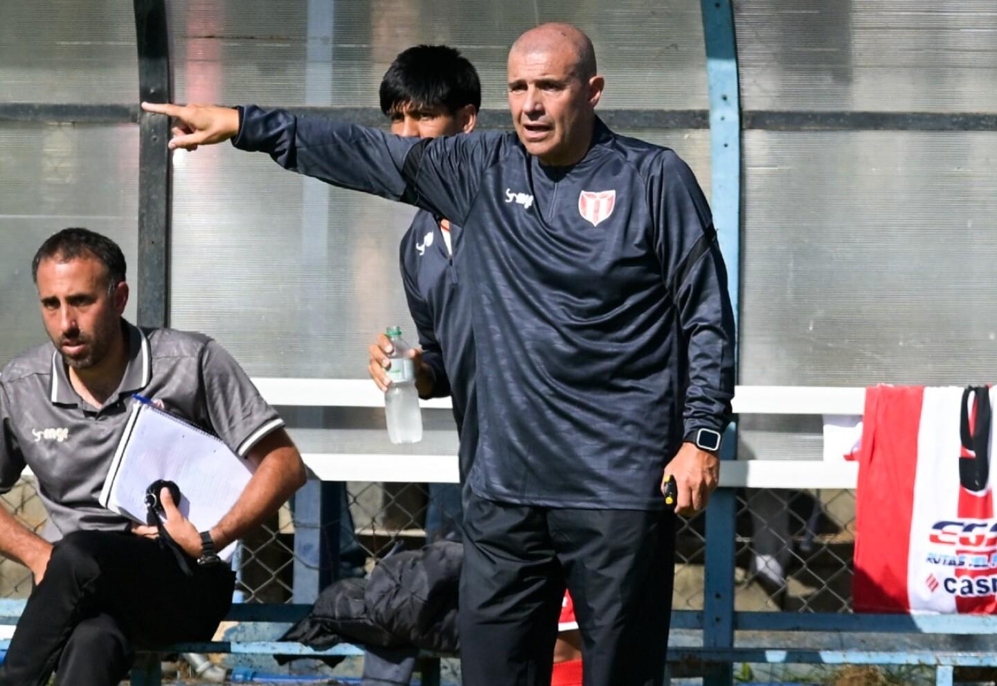 Julio Ribas em seu debut como treinador de River Plate