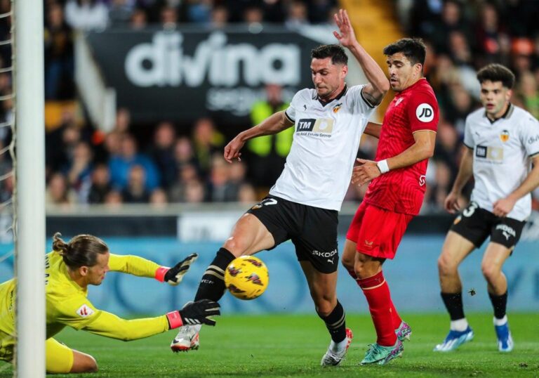 Valência supera o Sevilla em duelo decisivo na LaLiga