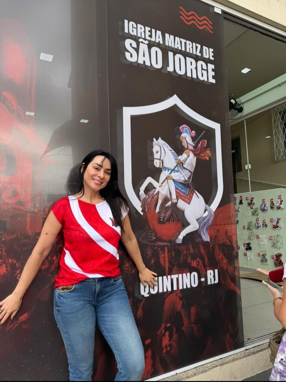 Luciana Picorelli em homenagem a São Jorge