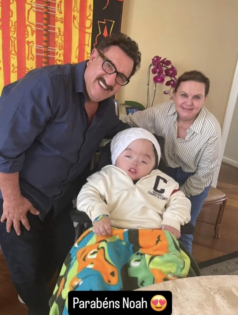 Ratinho com a esposa e o neto Noah