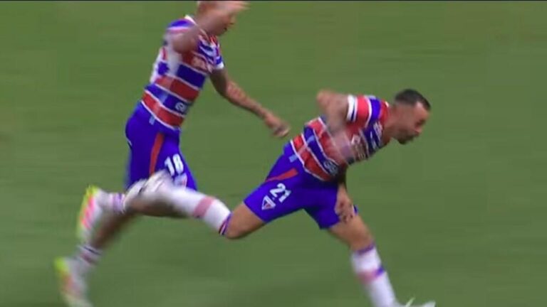 Fortaleza perde Moisés por lesão após empurrão de Deyverson em gol anulado