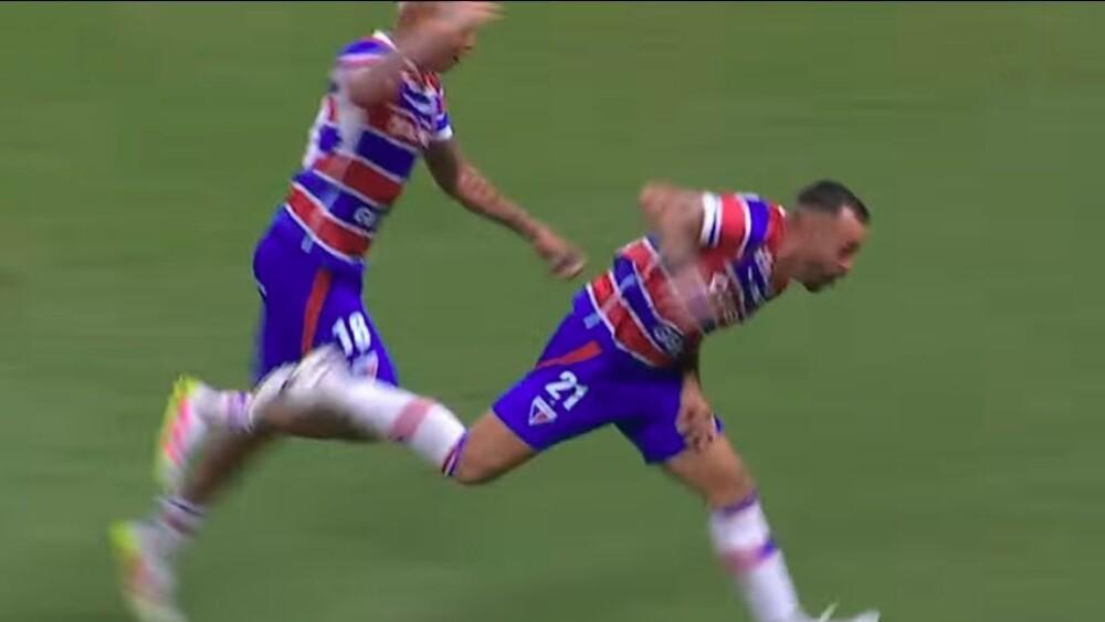 Comemoração de gol se transforma em drama para o Fortaleza; Moisés sai lesionado e Marinho entra no lugar.