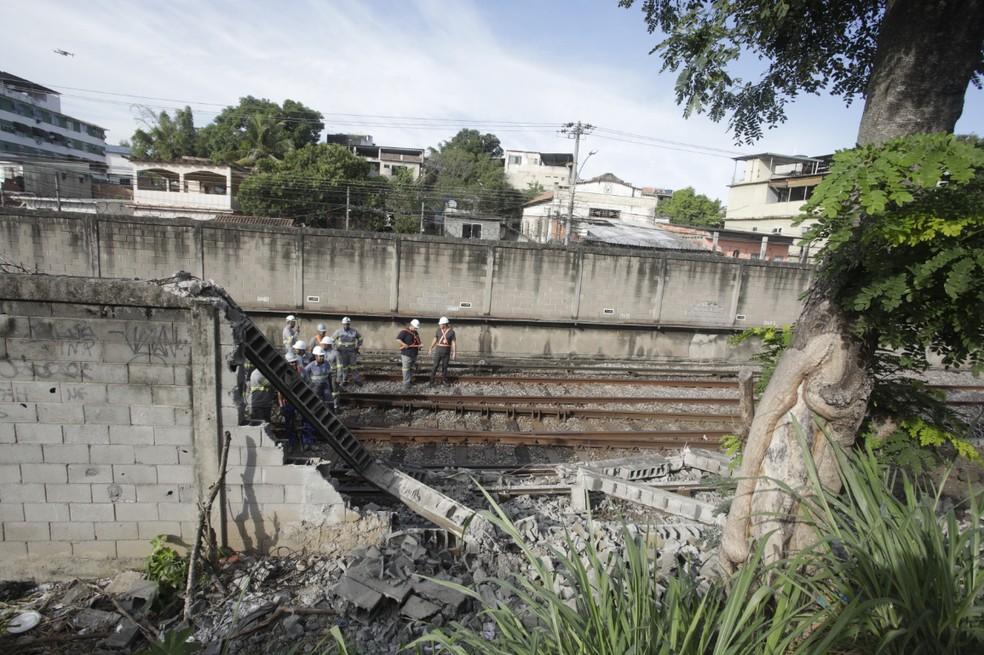 O muro que desabou no Engenho da Rainha