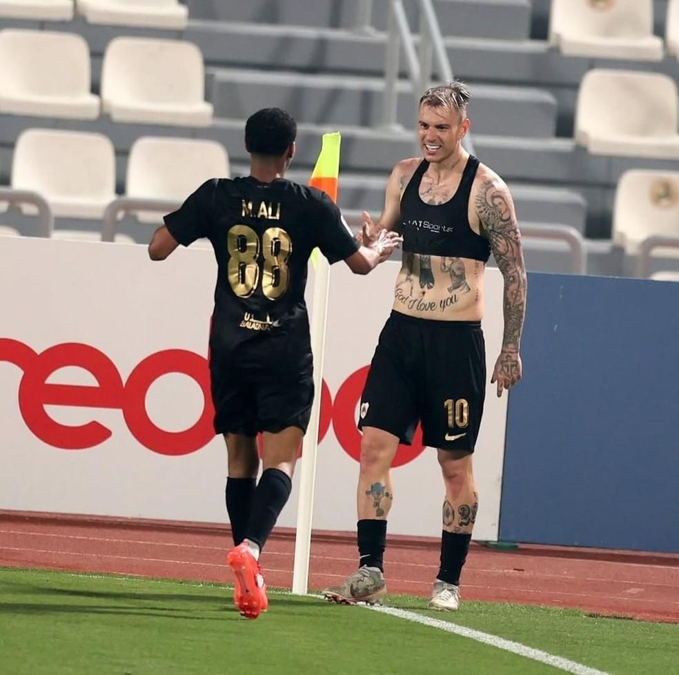 Róger Guedes marcou três gols na vitória do Al Rayyan sobre o Al-Shamal por 5 a 3