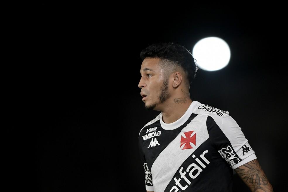 Adson em ação na vitória do Vasco sobre o Santos