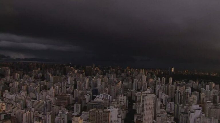 Tempestade em São Paulo: Alagamentos e Deslizamentos de Terra Atingem a Grande SP
