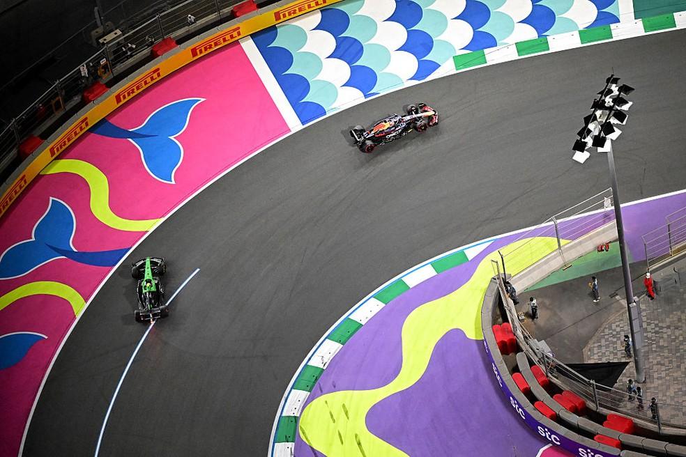 Gabriel Bortoleto roda durante a classificação para o GP da Arábia Saudita