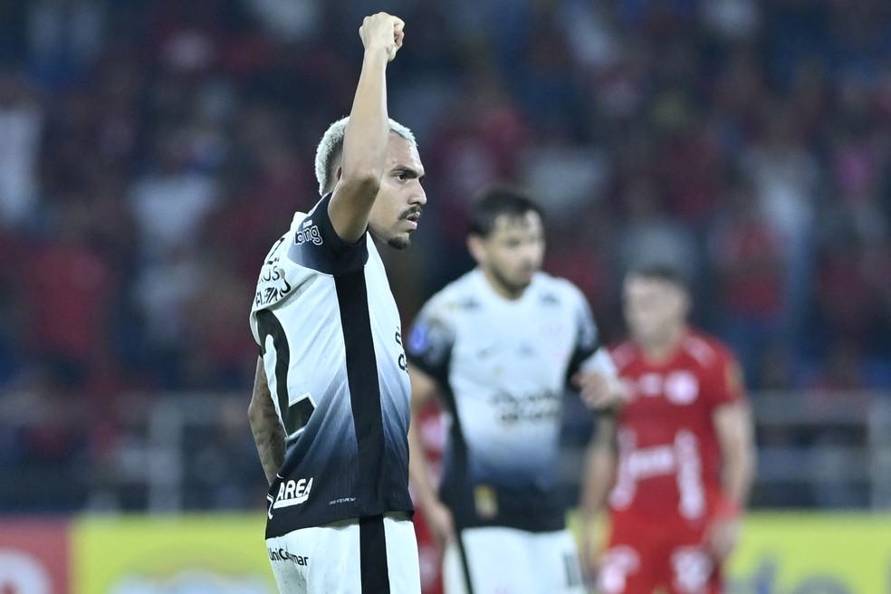 Matheuzinho, no empate do Corinthians com o América de Cali