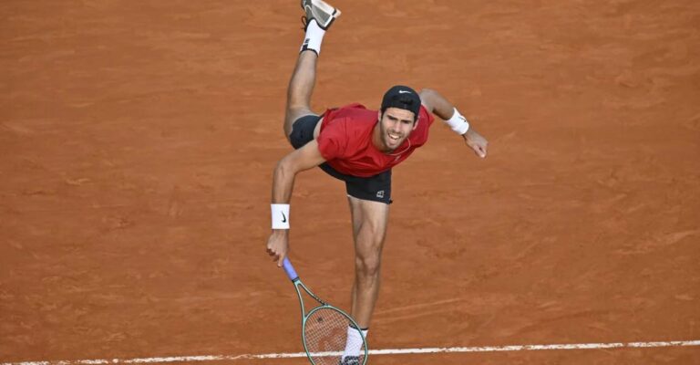 Karen Khachanov avança às quartas de final do Barcelona Open com vitória sobre Jaume Munar