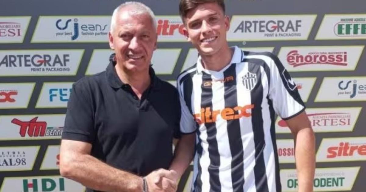 Felipe Bergoglio, o futbolista sobrinho-nieto do Papa Francisco.