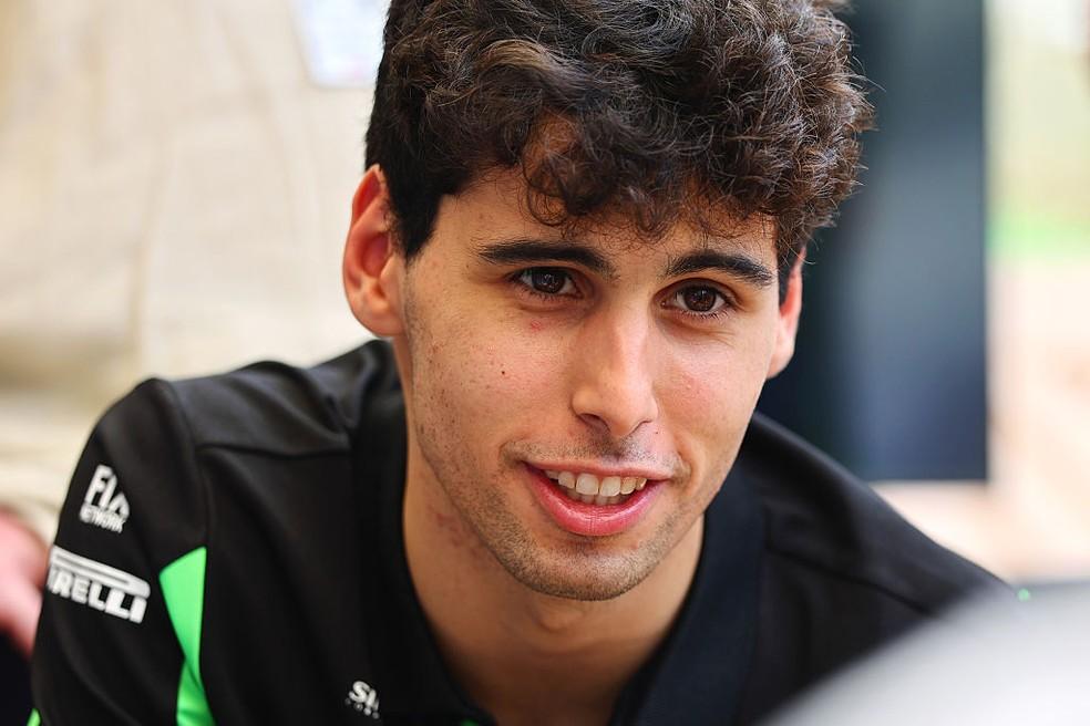 Gabriel Bortoleto no Bahrein, antes de GP no circuito de Sakhir