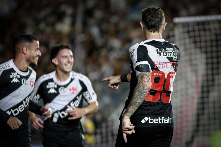 Vegetti brilha com gols e se destaca como artilheiro no Vasco