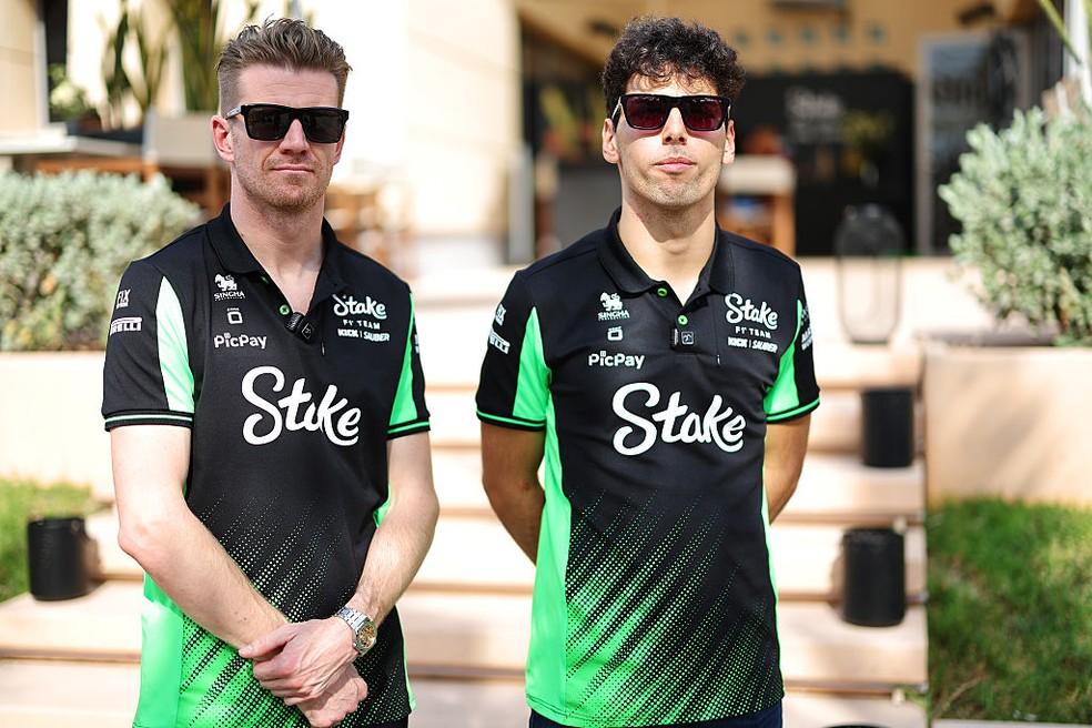 Gabriel Bortoleto ao lado de Nico Hulkenberg no Bahrein