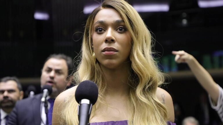 Erika Hilton é Identificada como Homem em Visto dos EUA e Denuncia Transfobia