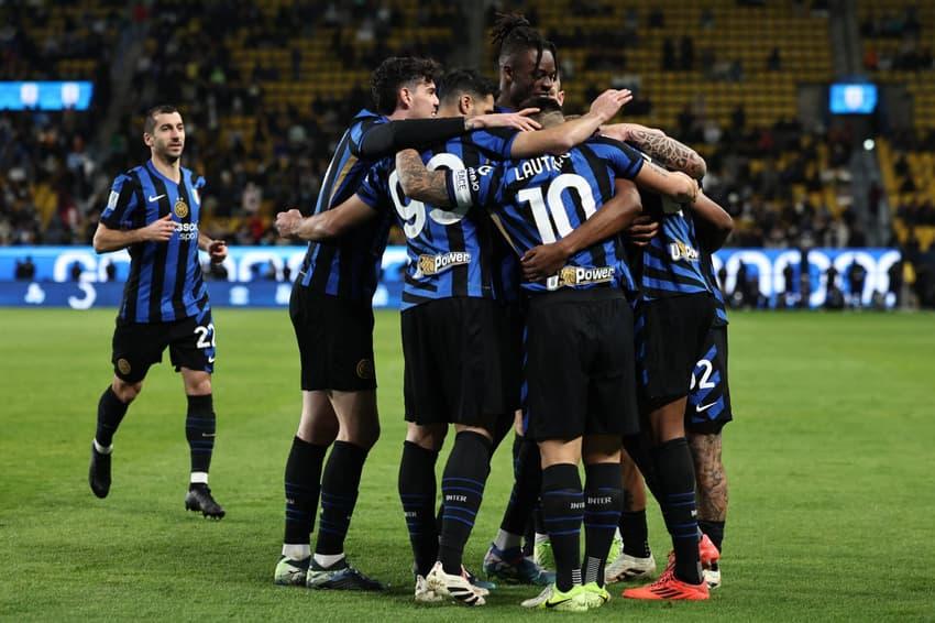 Jogadores da Inter de Milão comemorando gol
