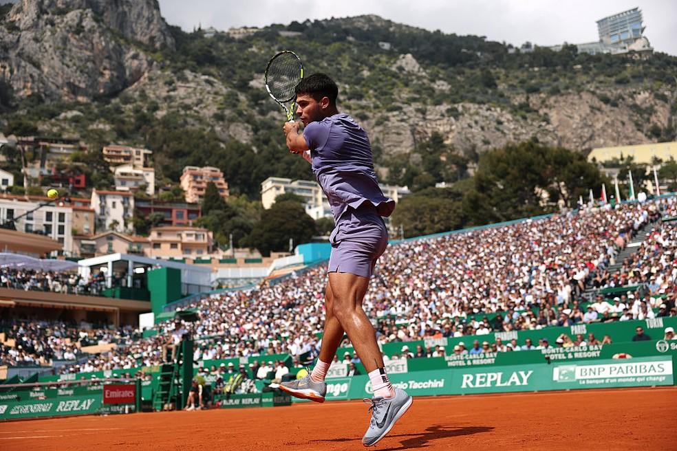 Alcaraz avança à semifinal em Monte Carlo