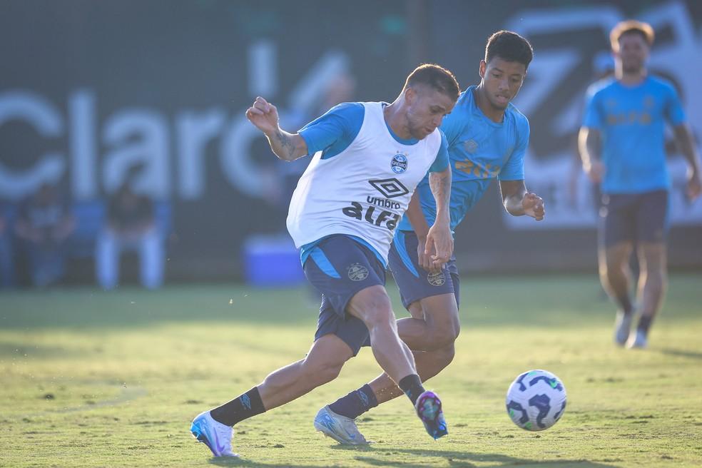 Cuéllar treina normalmente no Grêmio