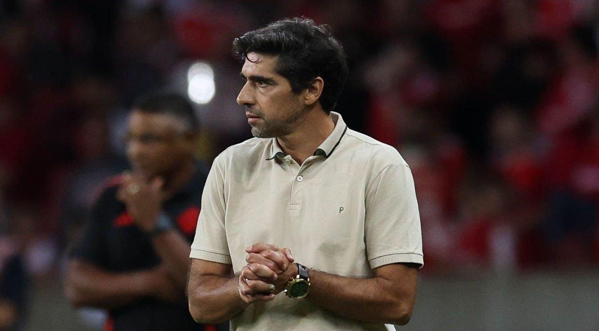 Abel Ferreira em jogo do Palmeiras contra o Internacional