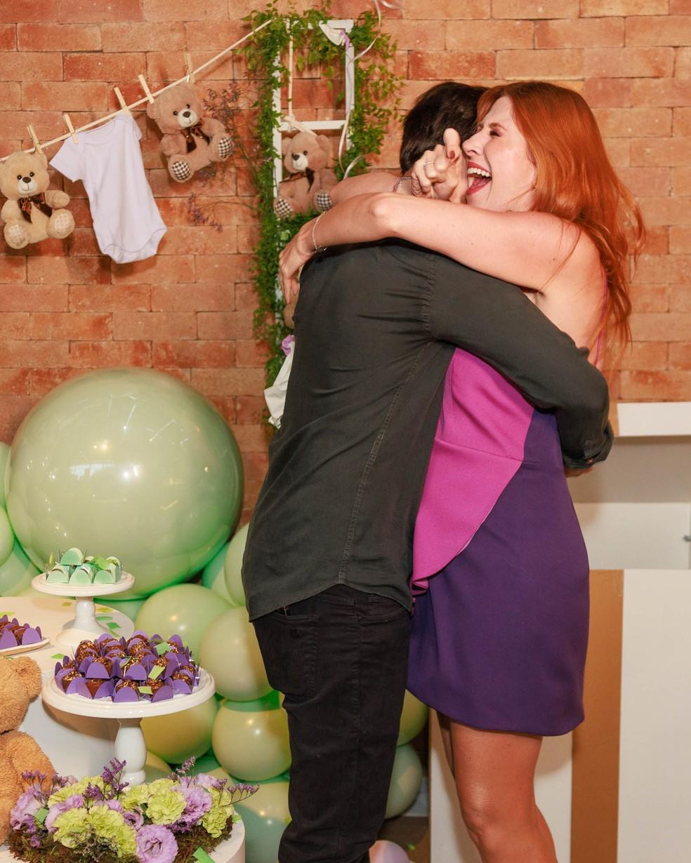 Dani Calabresa e Richard Neuman em chá-revelação