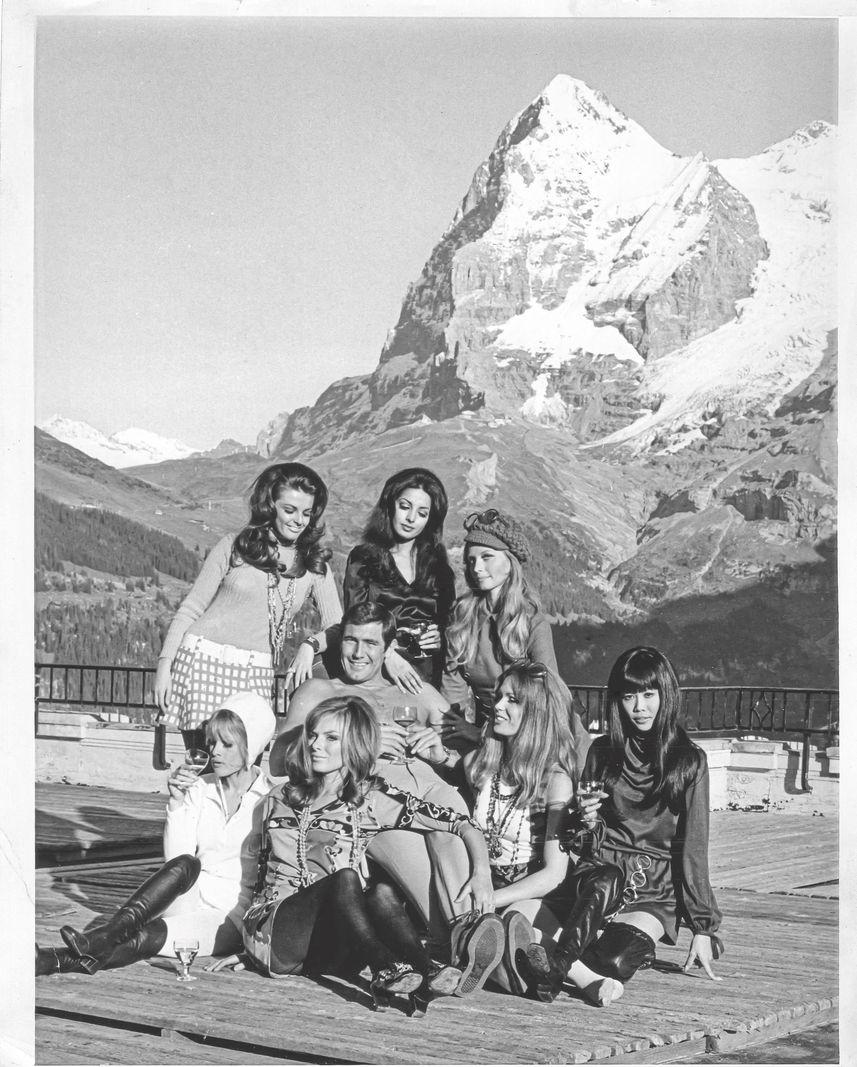 George Lazenby e sete Bond-Girls no Hotel Palace em Mürren