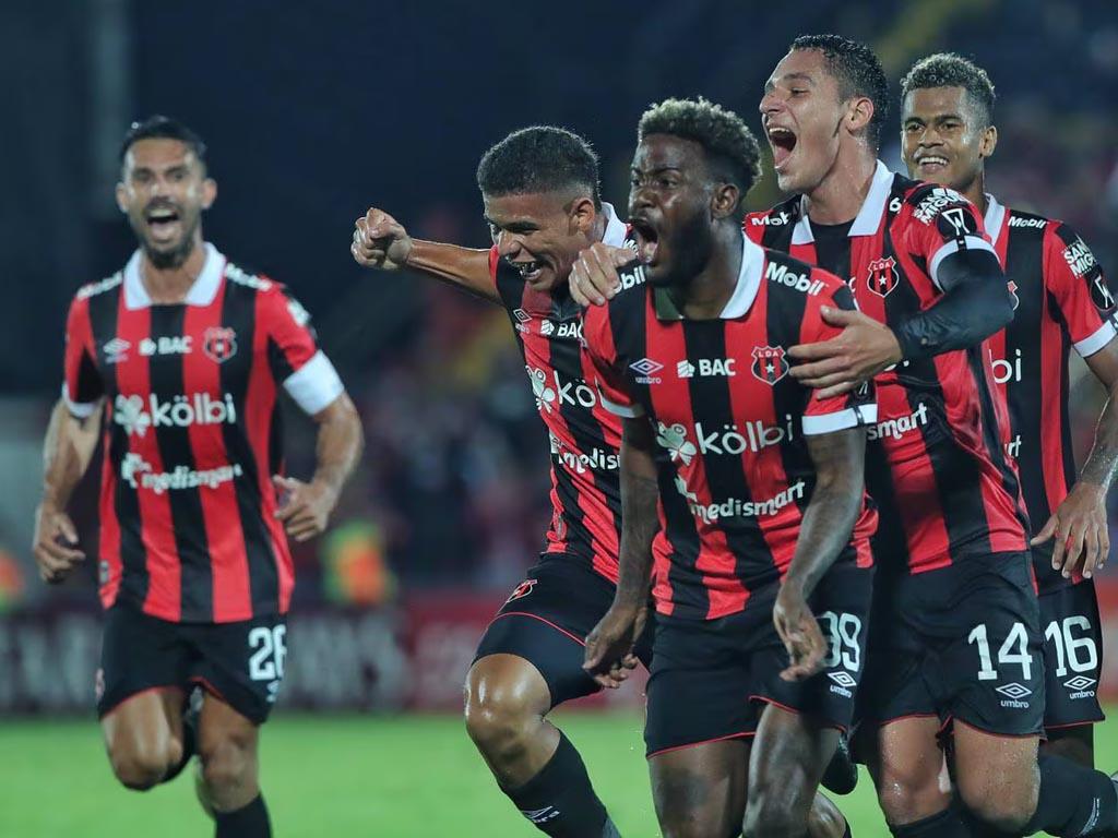 Alajuelense vence a Herediano e classifica em lid de futebol tico
