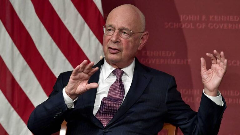 Demissão de Klaus Schwab do Fórum Econômico Mundial marca o fim de uma era