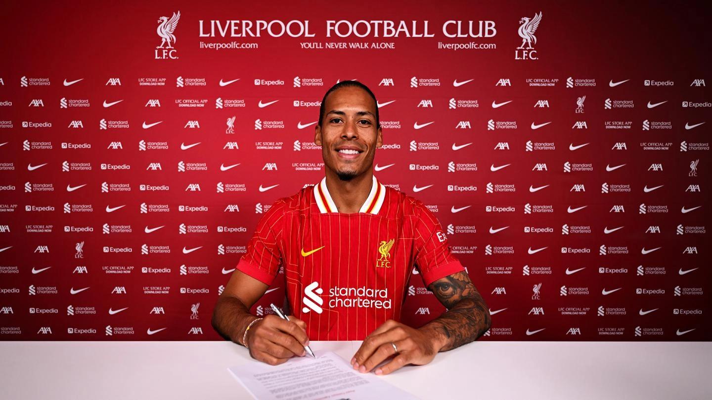 Virgil van Dijk assina novo contrato com o Liverpool FC
