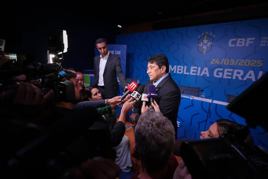 Assembleia Geral Eleitoral da CBF - Ednaldo Rodrigues concede entrevista acompanhado por Fábio Seixas.
