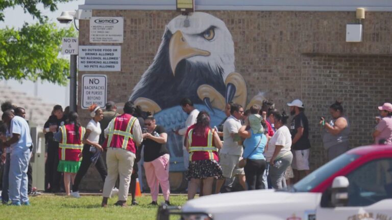 Tiroteio na Wilmer-Hutchins High School em Dallas deixa cinco feridos