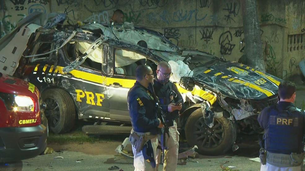 Acidente com viatura da PRF e carro de passeio deixa mortos na Zona Norte do Rio