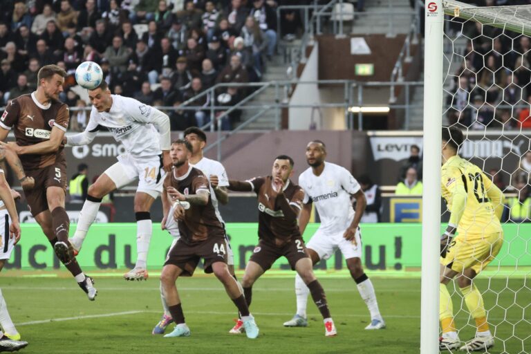 Leverkusen vence St. Pauli em jogo decisivo da Bundesliga