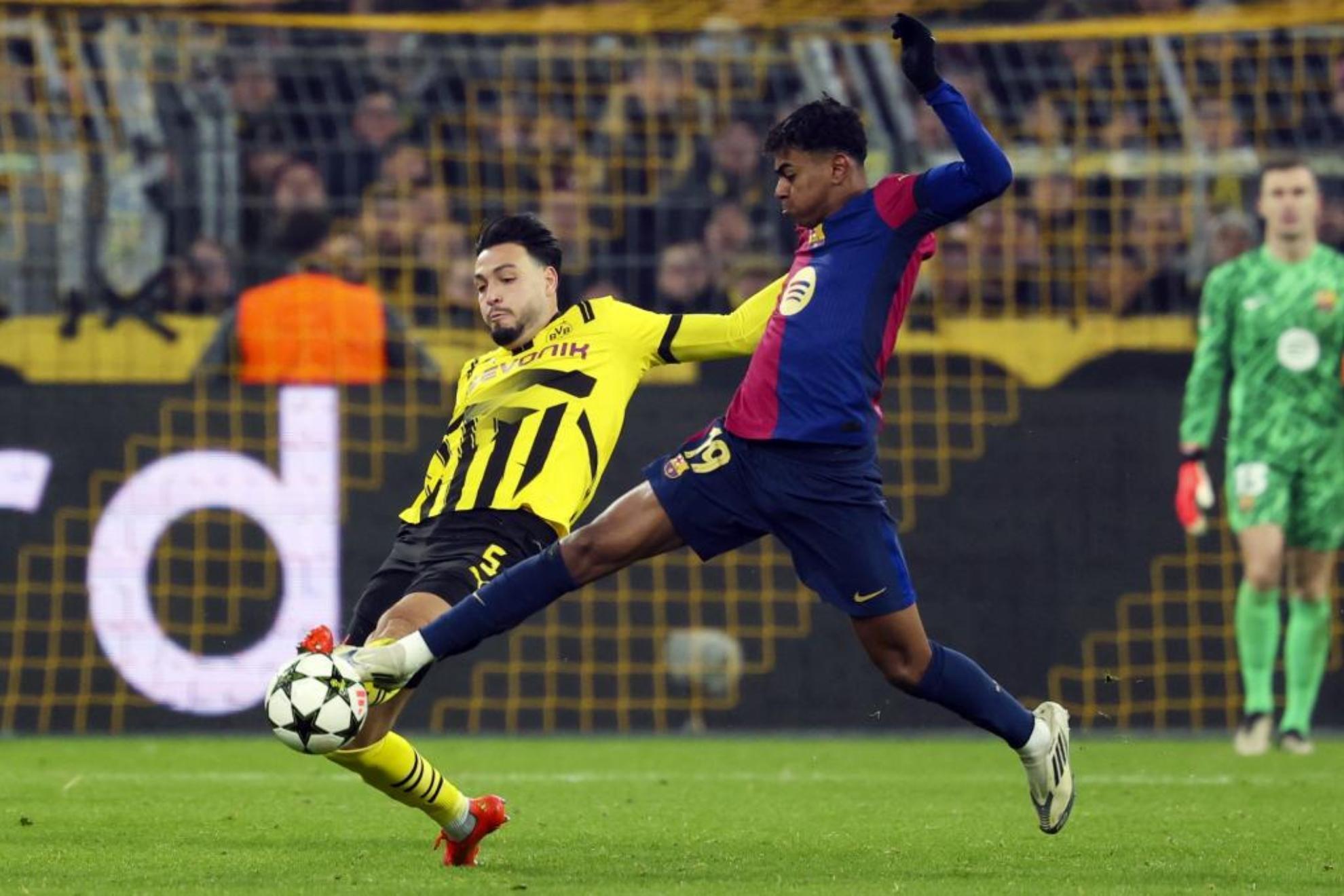 Lamine Yamal em ação durante a partida contra o Borussia Dortmund