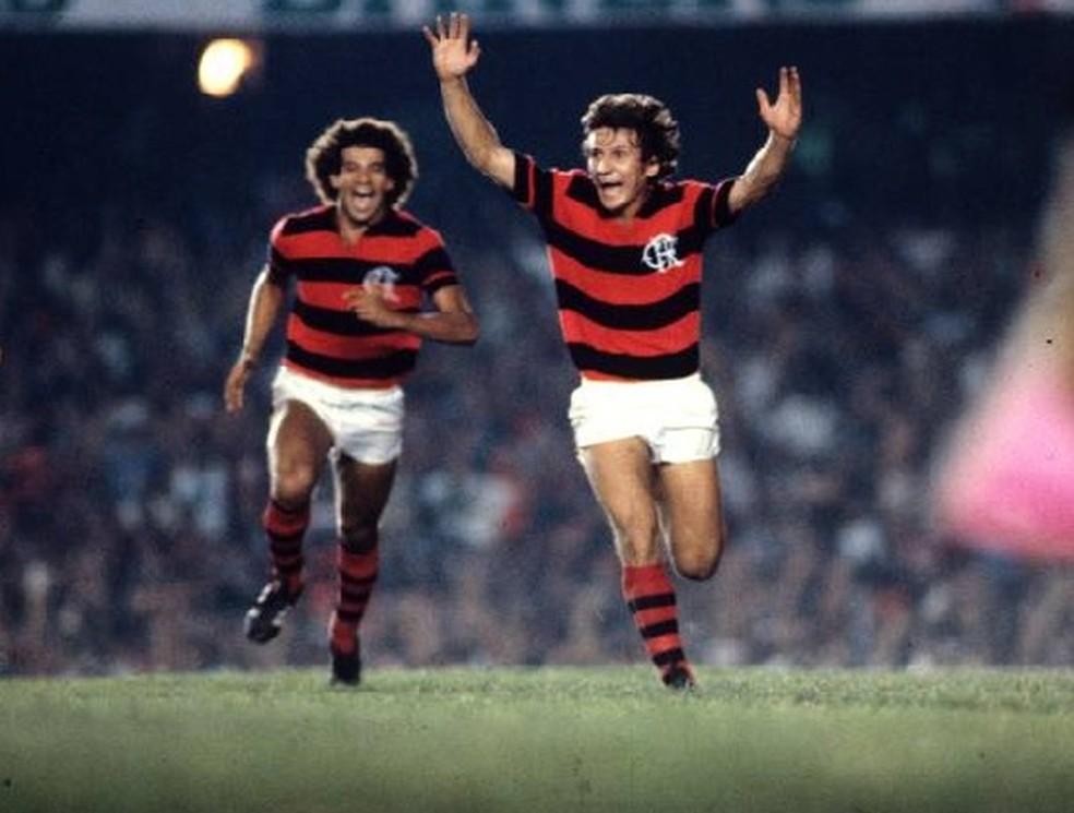 Zico e Nunes comemoram gol em 1980, ano em que perderam para o Botafogo-PB no Brasileiro