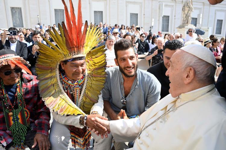 Morre o Papa Francisco aos 88 anos: Uma história de fé e transformação