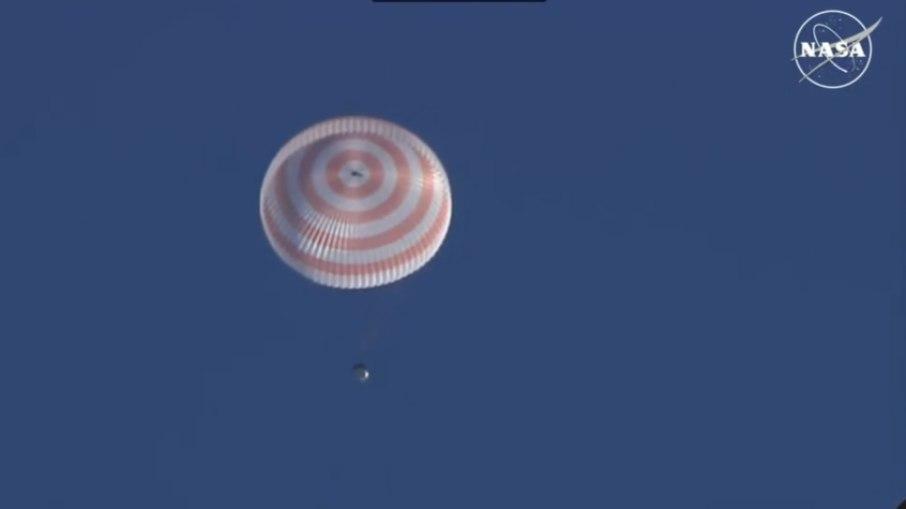 Cápsula Soyuz transportou os tripulantes que estavam na Estação Espacial Internacional.