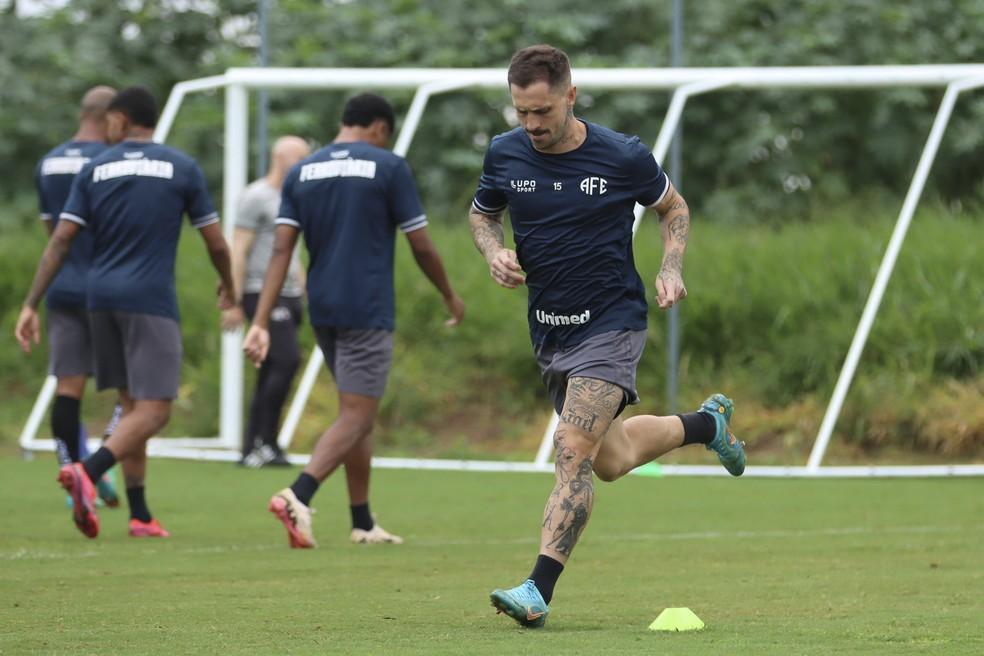 Zé Mário, lateral-esquerdo da Ferroviária