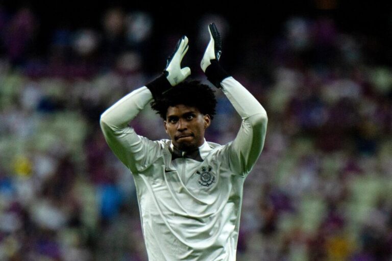 André Ramalho cobra atenção de Donelli após empate do Corinthians na Sul-Americana