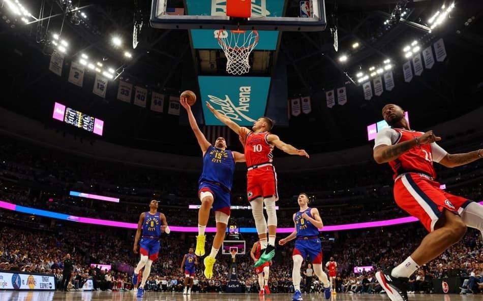 Nikola Jokic, jogador do Denver Nuggets durante jogo dos playoffs da NBA.