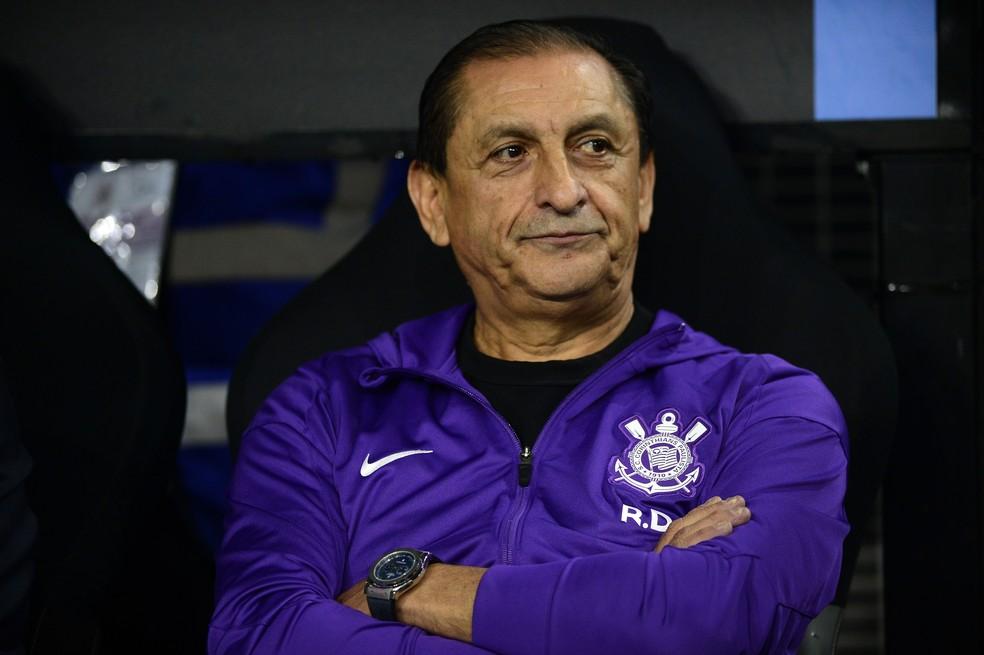 Ramón Díaz, do Corinthians, no jogo contra o Barcelona