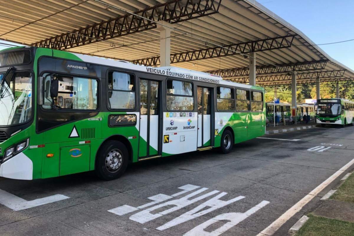 Ônibus retidos nas garagens durante a paralisação em Campinas