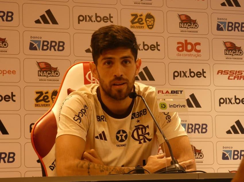 Rossi, goleiro do Flamengo, e a polêmica envolvendo suas declarações para o clássico.