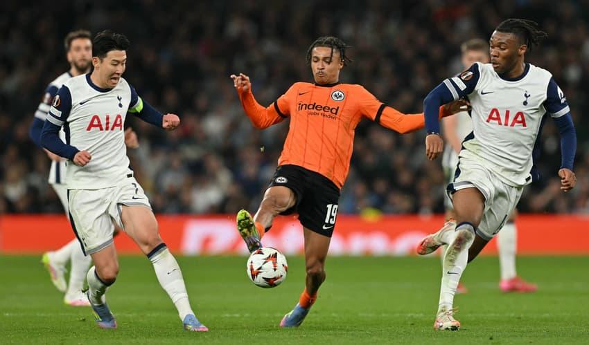 Tottenham e Eintracht Frankfurt durante partida pela Liga Europa
