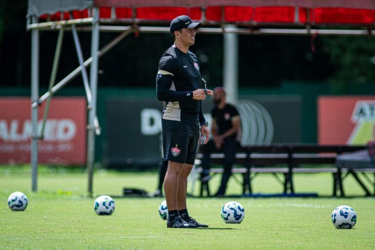 Desfalques do Vitória: Carpini sem Willian Oliveira e Pepê para o confronto contra o Fluminense