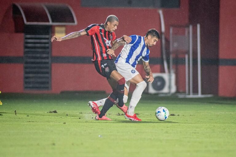 Vitória é derrotado pelo Cerro Largo em noite decepcionante na Sul-Americana